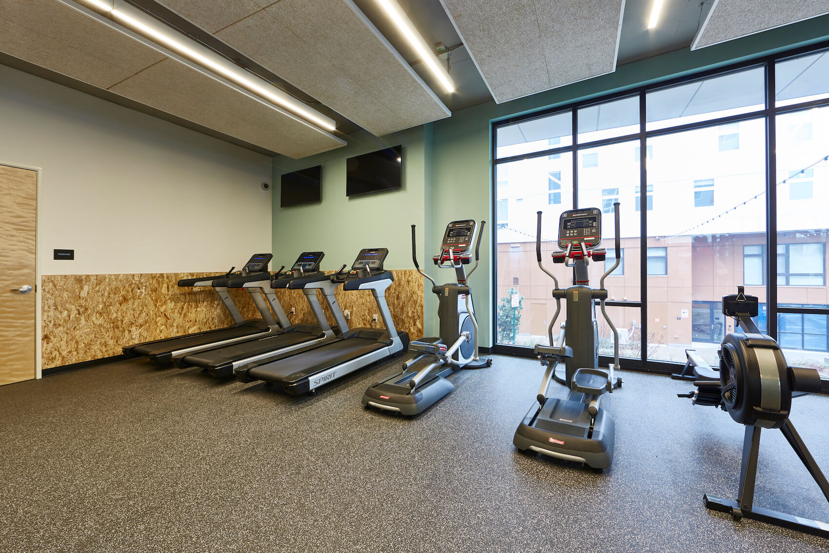 gym with amenities at stateside apartments